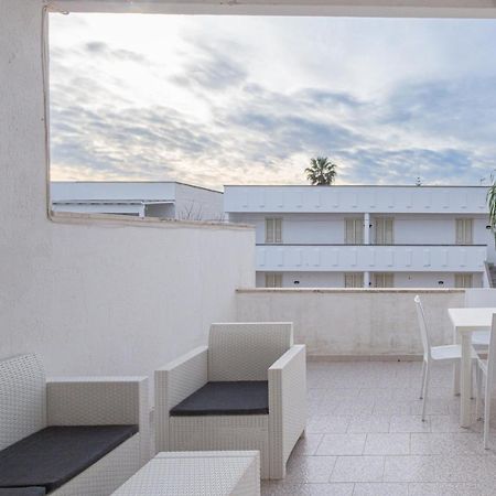 Appartamento A 150 M Dal Mare Climatizzato Con Bellissimo Patio Esterno Torre Pali 외부 사진