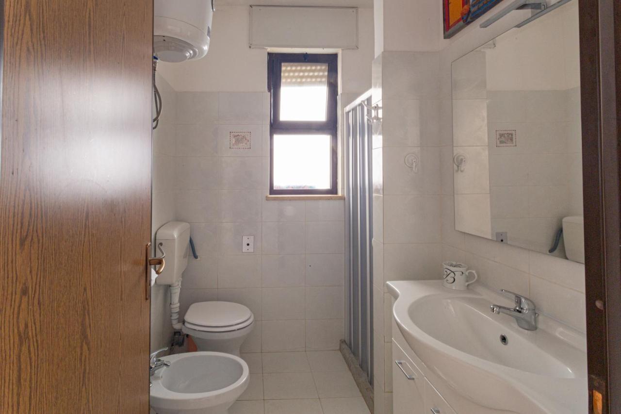 Appartamento A 150 M Dal Mare Climatizzato Con Bellissimo Patio Esterno Torre Pali 외부 사진